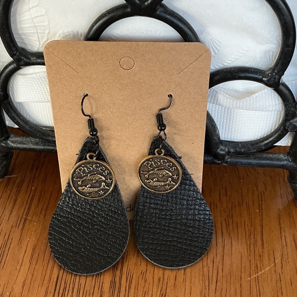 🤎Black Leather Zodiac Earrings- Pisces🤎